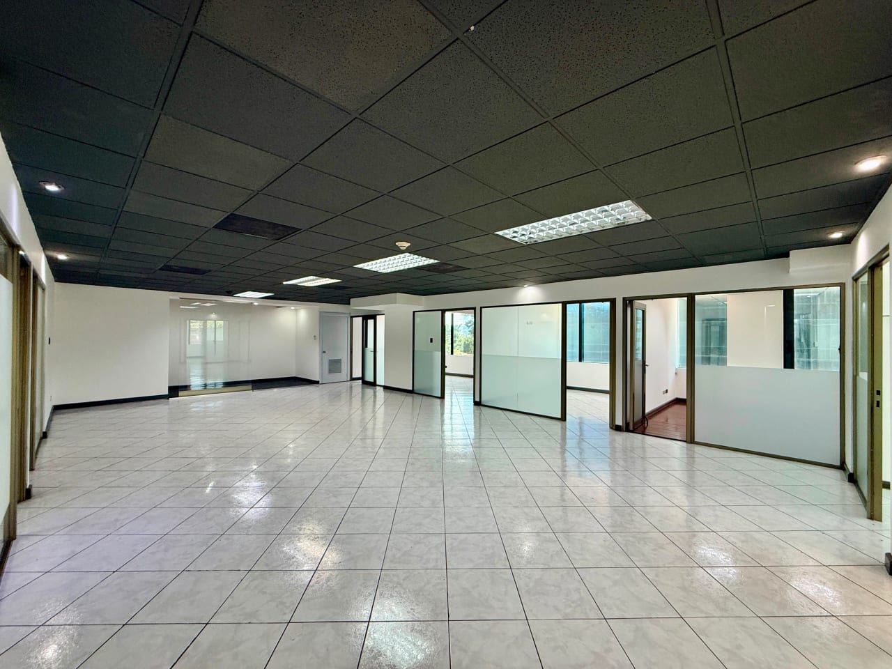 Vendo oficina en Europlaza zona 14 — Oficina en Venta en Zona 14, Guatemala, Ciudad — foto 2 de 13