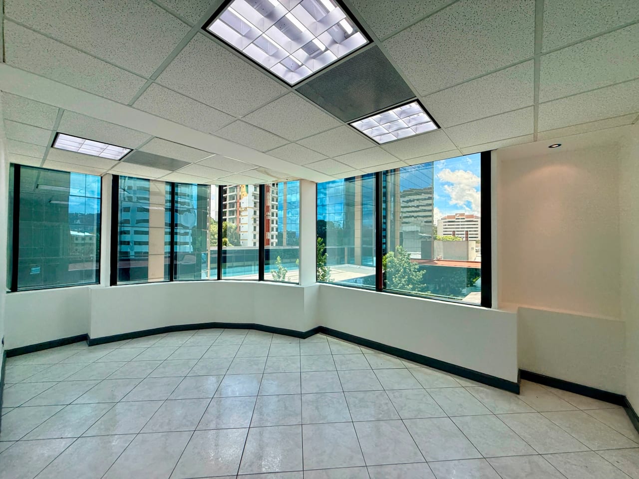 Vendo oficina en Europlaza zona 14 — Oficina en Venta en Zona 14, Guatemala, Ciudad — foto 4 de 13