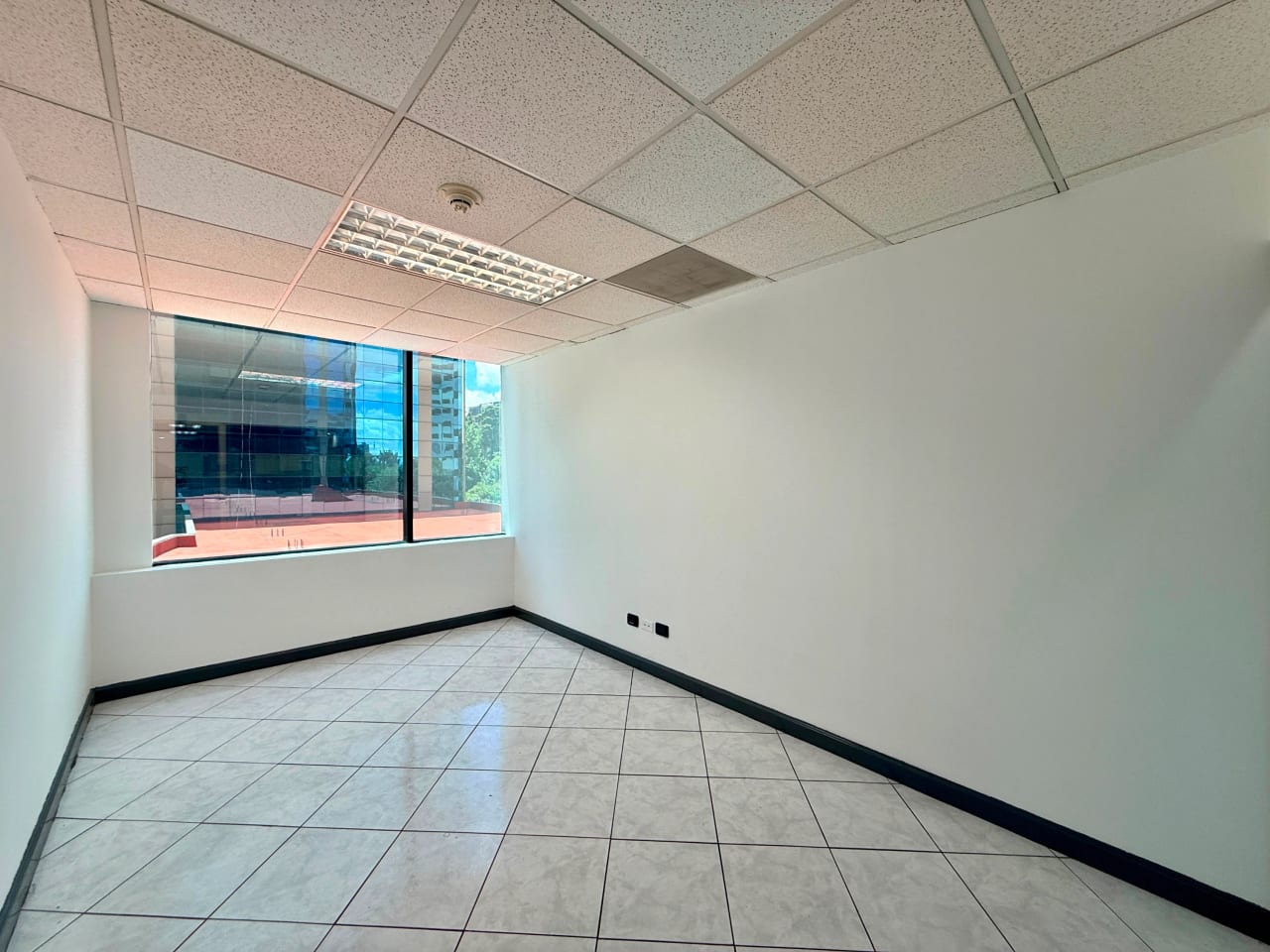 Vendo oficina en Europlaza zona 14 — Oficina en Venta en Zona 14, Guatemala, Ciudad — foto 11 de 13