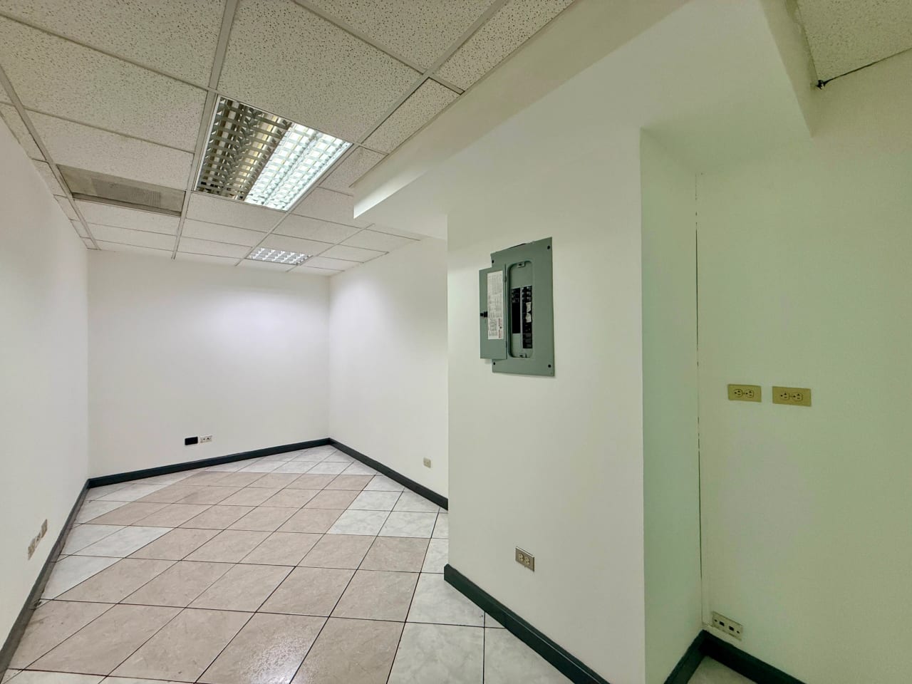 Vendo oficina en Europlaza zona 14 — Oficina en Venta en Zona 14, Guatemala, Ciudad — foto 12 de 13