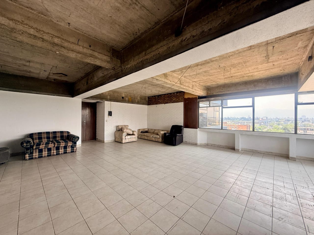 Vendo oficina en edificio Reforma Montufar zona 10 — Oficina en Venta en Zona 10, Guatemala, Ciudad — foto 3 de 7