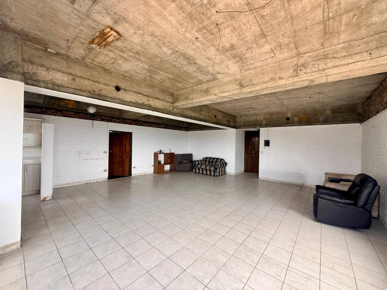 Vendo oficina en edificio Reforma Montufar zona 10 — Oficina en Venta en Zona 10, Guatemala, Ciudad — foto 1 de 7