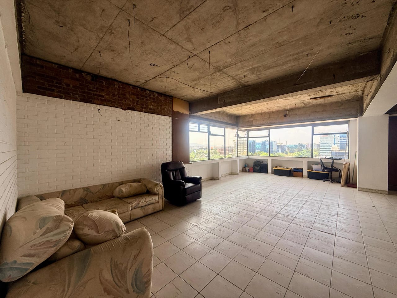Vendo oficina en edificio Reforma Montufar zona 10 — Oficina en Venta en Zona 10, Guatemala, Ciudad — foto 6 de 7