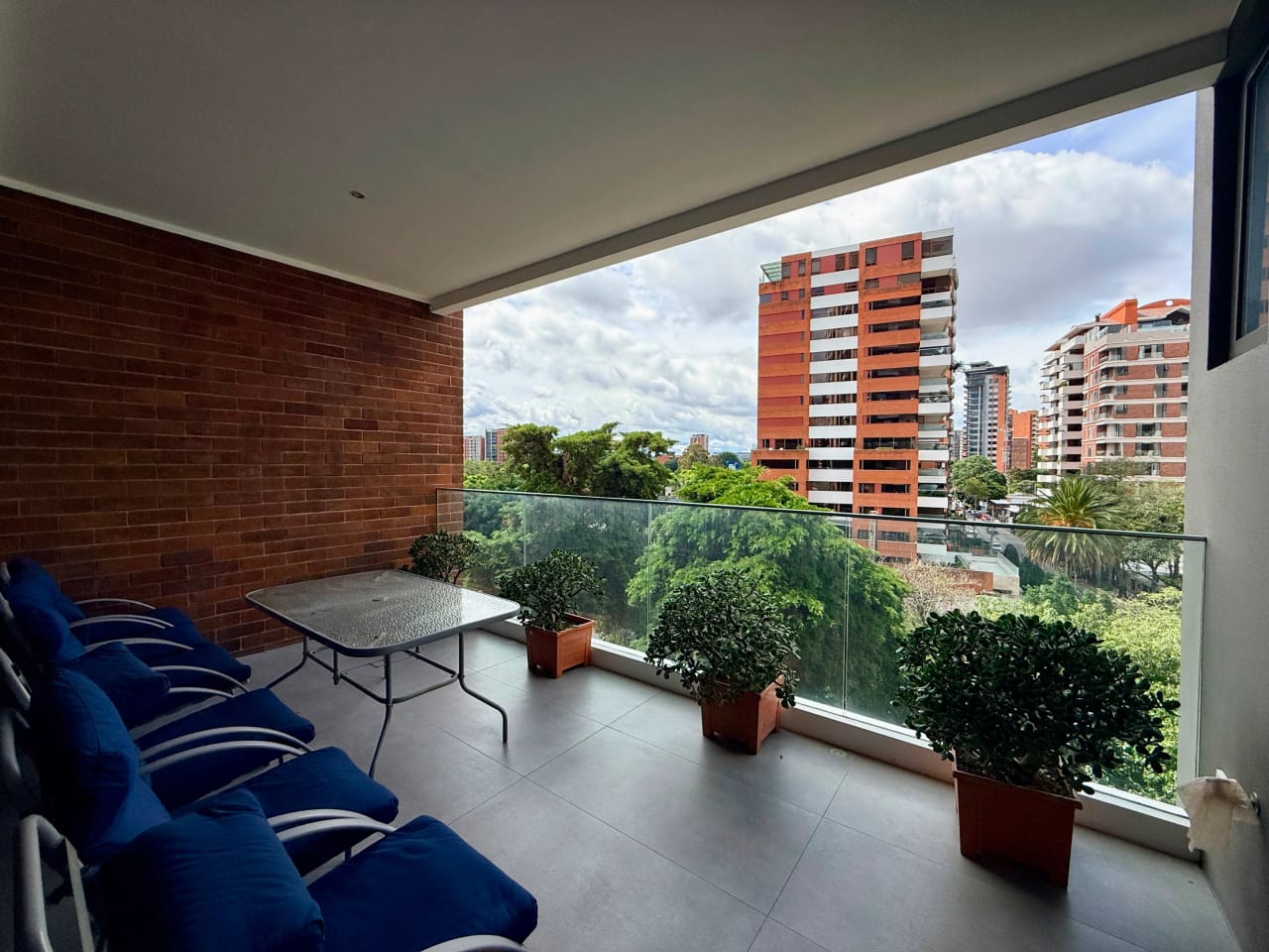 Alquilo apartamento amueblado en edificio Echo zona 14 — Apartamento en Alquiler en Zona 14, Guatemala, Ciudad — foto 4 de 17