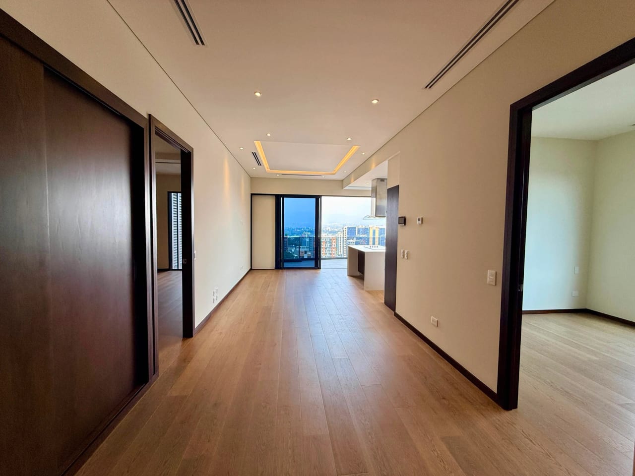 Apartamento en venta en edificio Santa Sofia 7ma zona 10 — Apartamento en Venta en Zona 10, Guatemala, Ciudad — foto 6 de 17