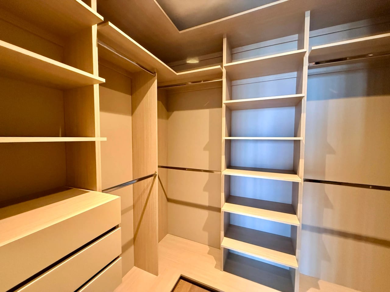 Apartamento en venta en edificio Santa Sofia 7ma zona 10 — Apartamento en Venta en Zona 10, Guatemala, Ciudad — foto 12 de 17