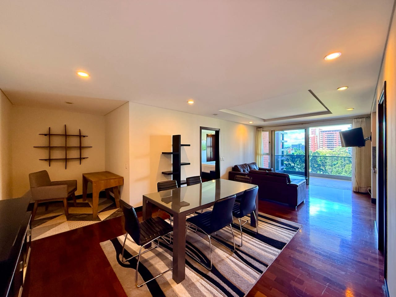Apartamento amueblado en aquiler Santa Sofia zona 10 — Apartamento en Alquiler en Zona 10, Guatemala, Ciudad — foto 10 de 17
