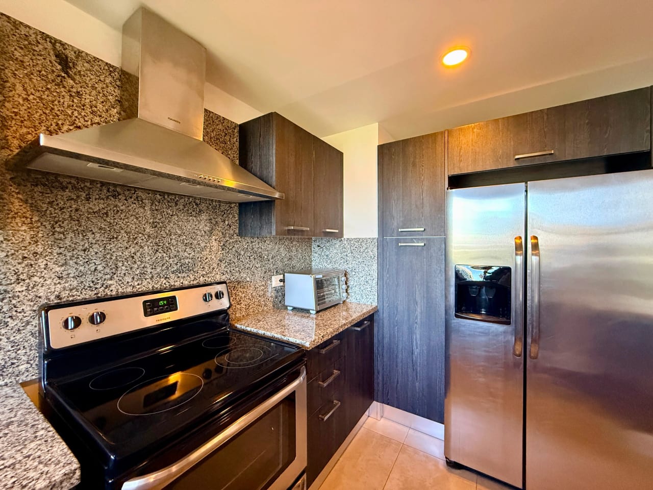 Apartamento amueblado en aquiler Santa Sofia zona 10 — Apartamento en Alquiler en Zona 10, Guatemala, Ciudad — foto 13 de 17