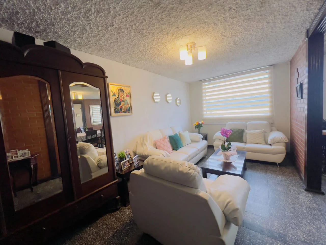 Casa en venta dentro de garita en Santa Rita 2 — Casa en Venta en Zona 2 Mixco, Guatemala, Ciudad — foto 2 de 16
