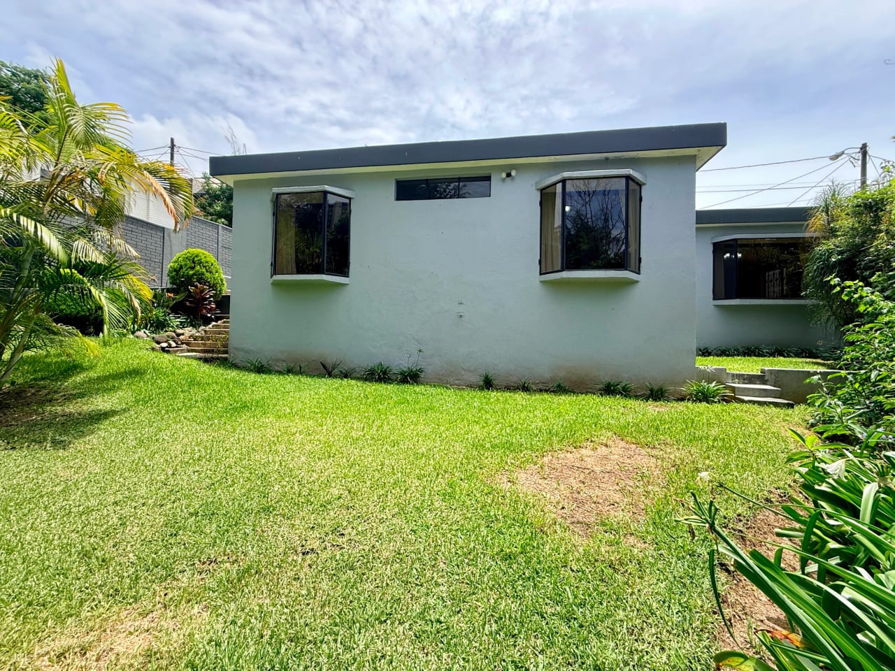 Casa en venta dentro de garita en zona 10 — Casa en Venta en Zona 10, Guatemala, Ciudad — foto 2 de 17