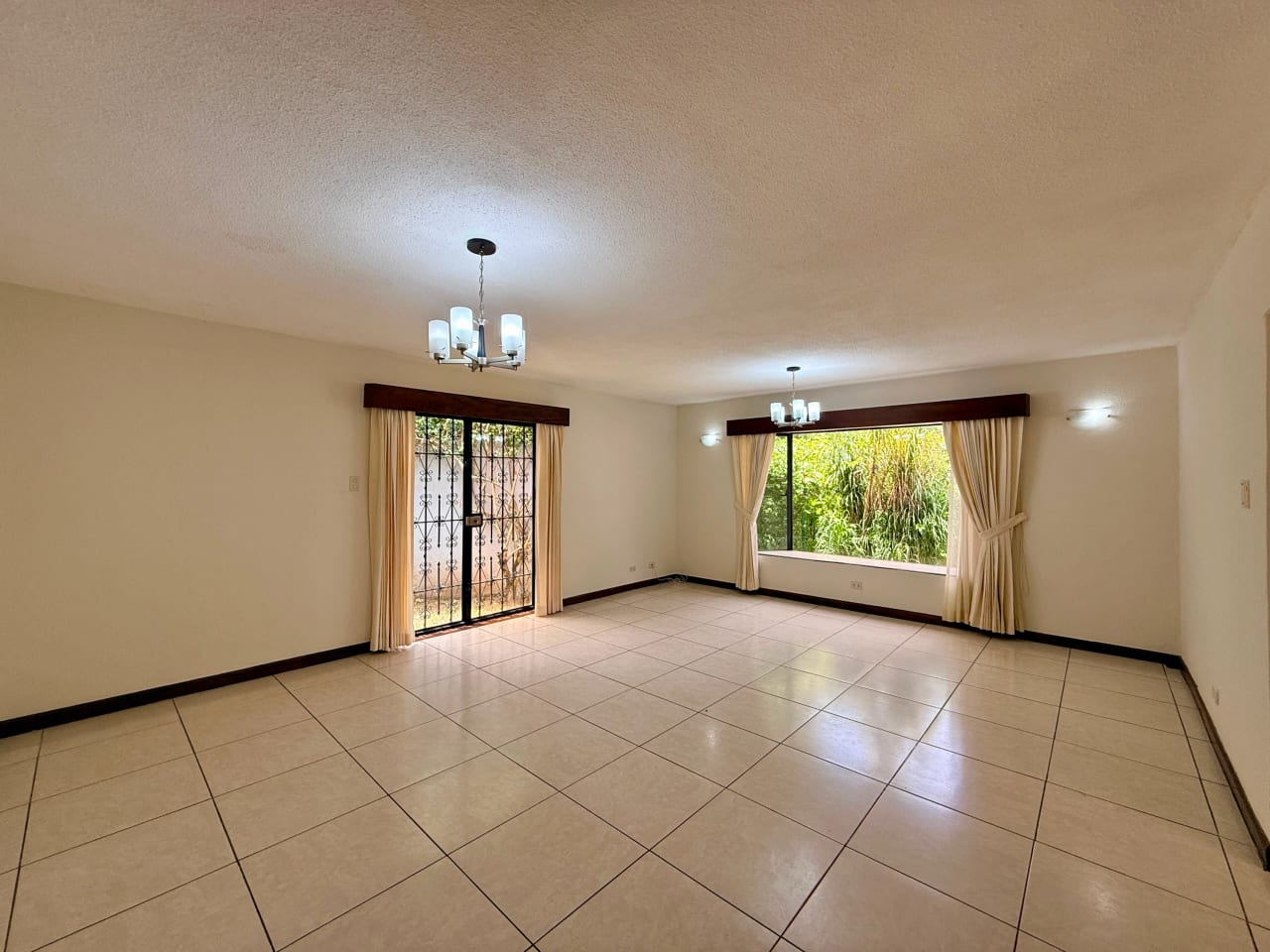 Casa en venta dentro de garita en zona 10 — Casa en Venta en Zona 10, Guatemala, Ciudad — foto 5 de 17