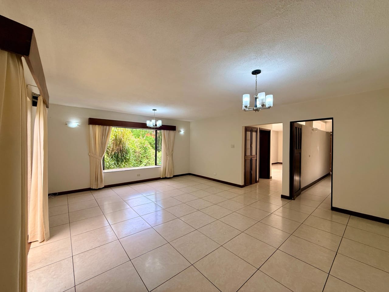 Casa en venta dentro de garita en zona 10 — Casa en Venta en Zona 10, Guatemala, Ciudad — foto 15 de 17
