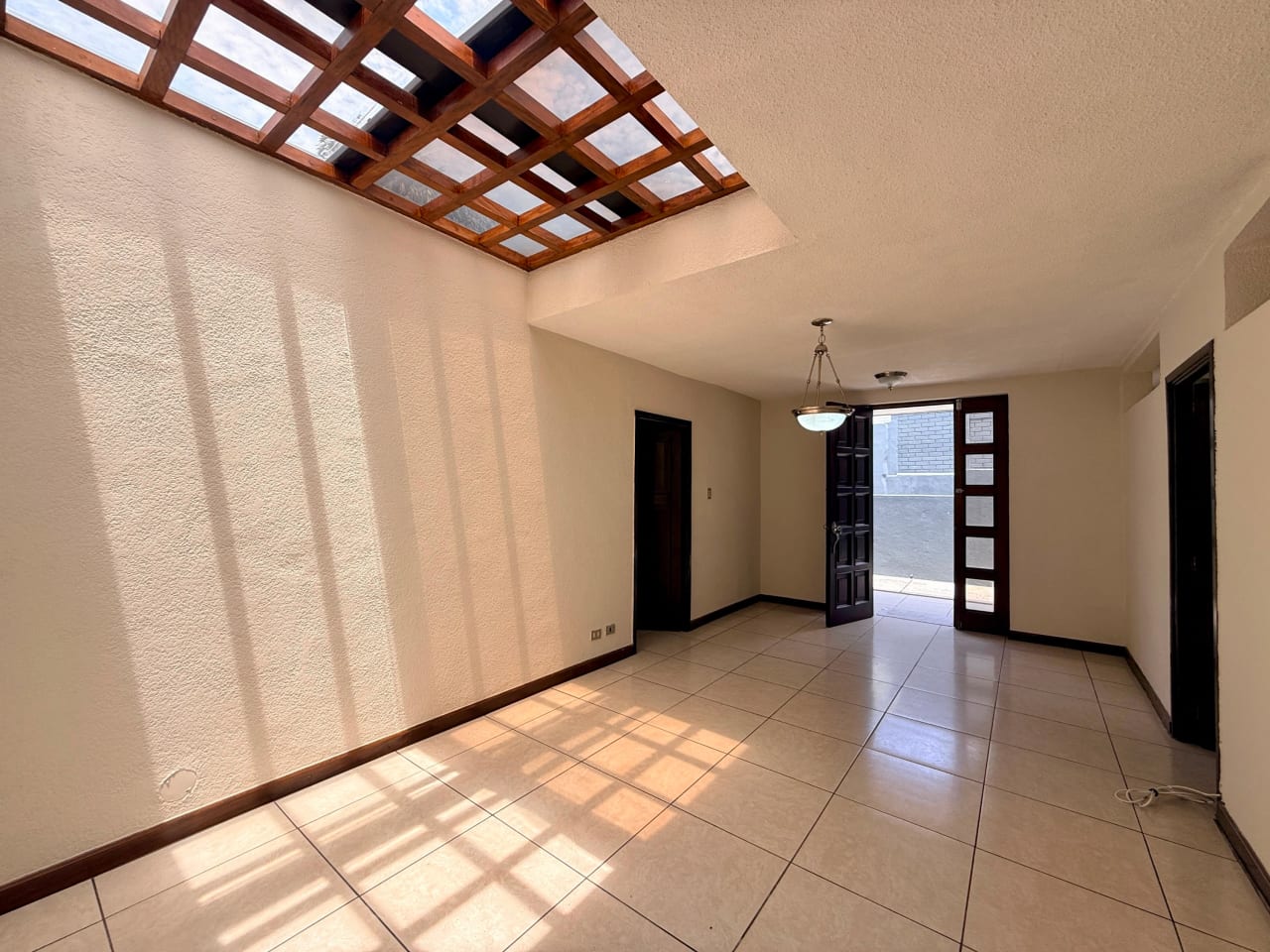 Casa en venta dentro de garita en zona 10 — Casa en Venta en Zona 10, Guatemala, Ciudad — foto 14 de 17