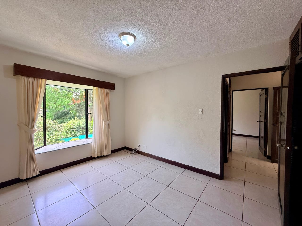 Casa en venta dentro de garita en zona 10 — Casa en Venta en Zona 10, Guatemala, Ciudad — foto 16 de 17