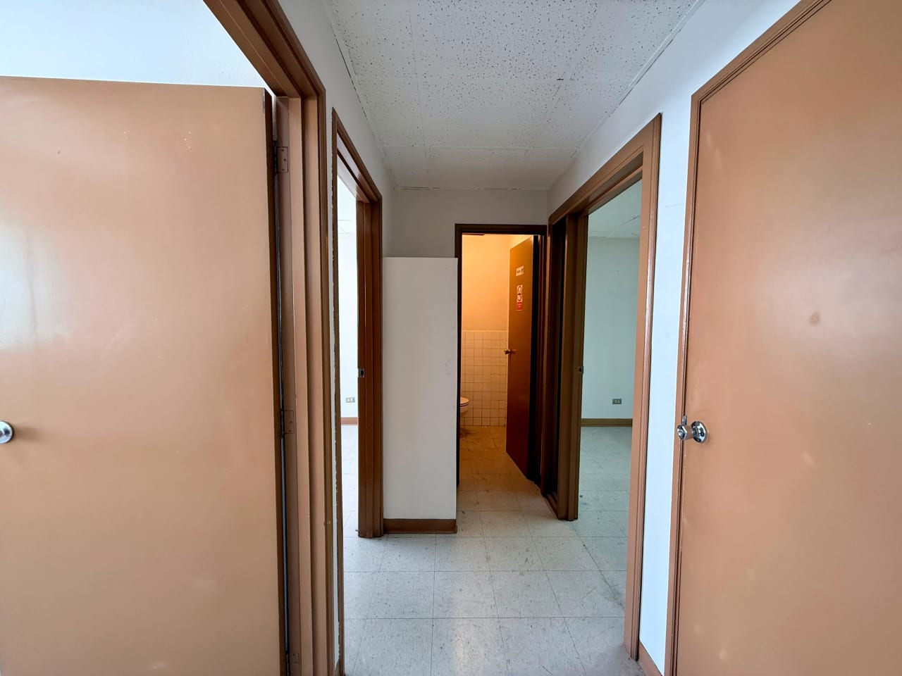 Oficina en venta edificio Santa Clara zona 10 — Oficina en Venta en Zona 10, Guatemala, Ciudad — foto 3 de 13