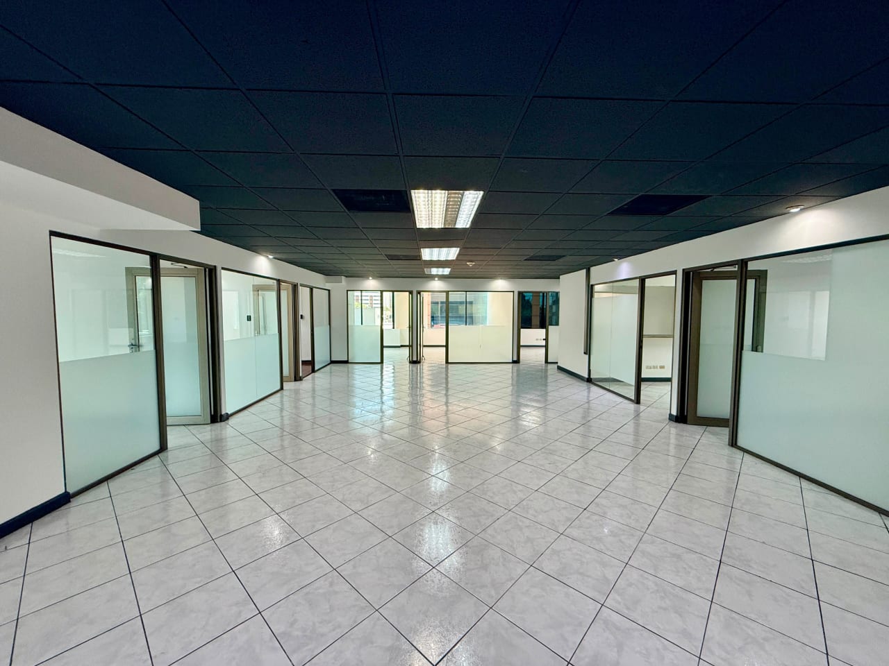 Oficina en venta en Europlaza zona 14 — Oficina en Venta en Zona 14, Guatemala, Ciudad — foto 3 de 13