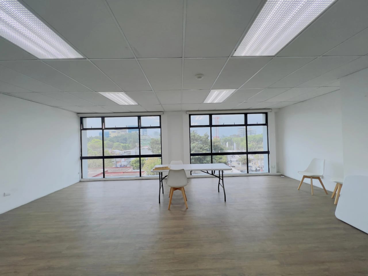 Oficina en alquiler en Plaza Corporativa zona 9 — Oficina en Alquiler en Zona 9, Guatemala, Ciudad — foto 1 de 9
