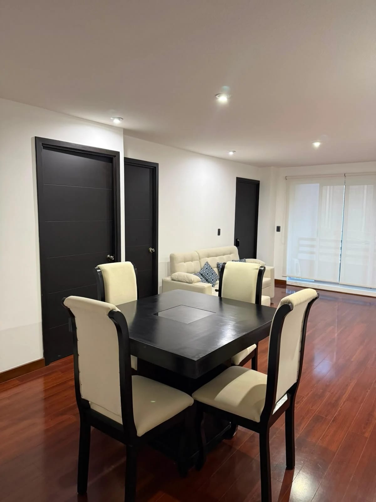 Apartamento en alquiler en Bosques de Euskadi zona 16 — Apartamento en Alquiler en Zona 16, Guatemala, Ciudad — foto 4 de 15