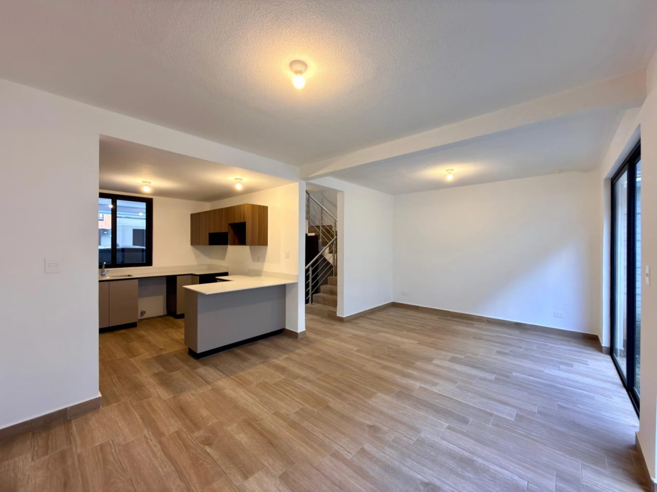 Casa en alquiler en condominio Laureles zona 16 — Casa en Alquiler en Zona 16, Guatemala, Ciudad — foto 1 de 17