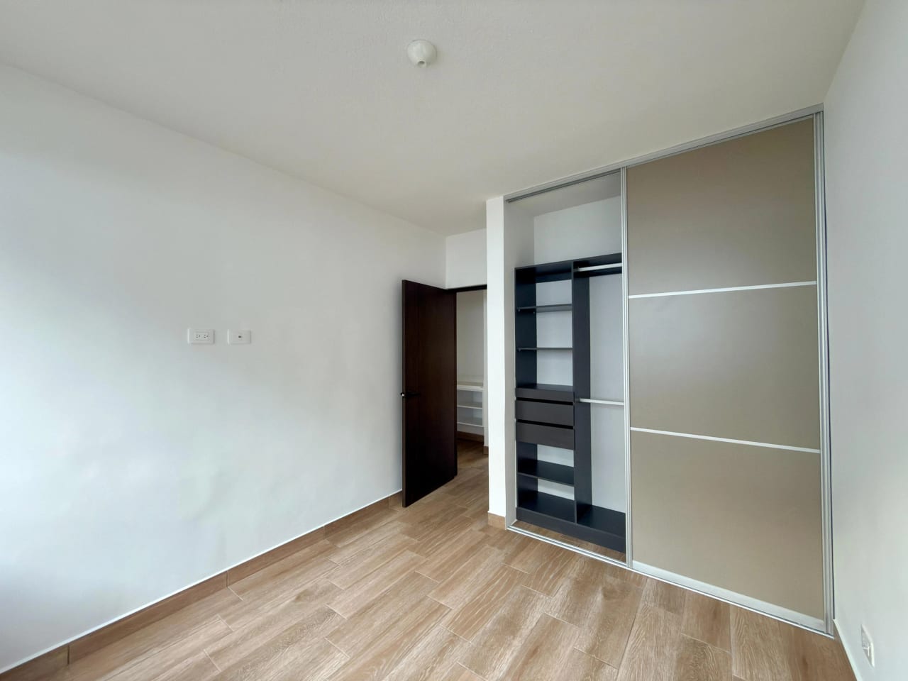 Casa en venta en condominio Laureles zona 16 — Casa en Venta en Zona 16, Guatemala, Ciudad — foto 9 de 17