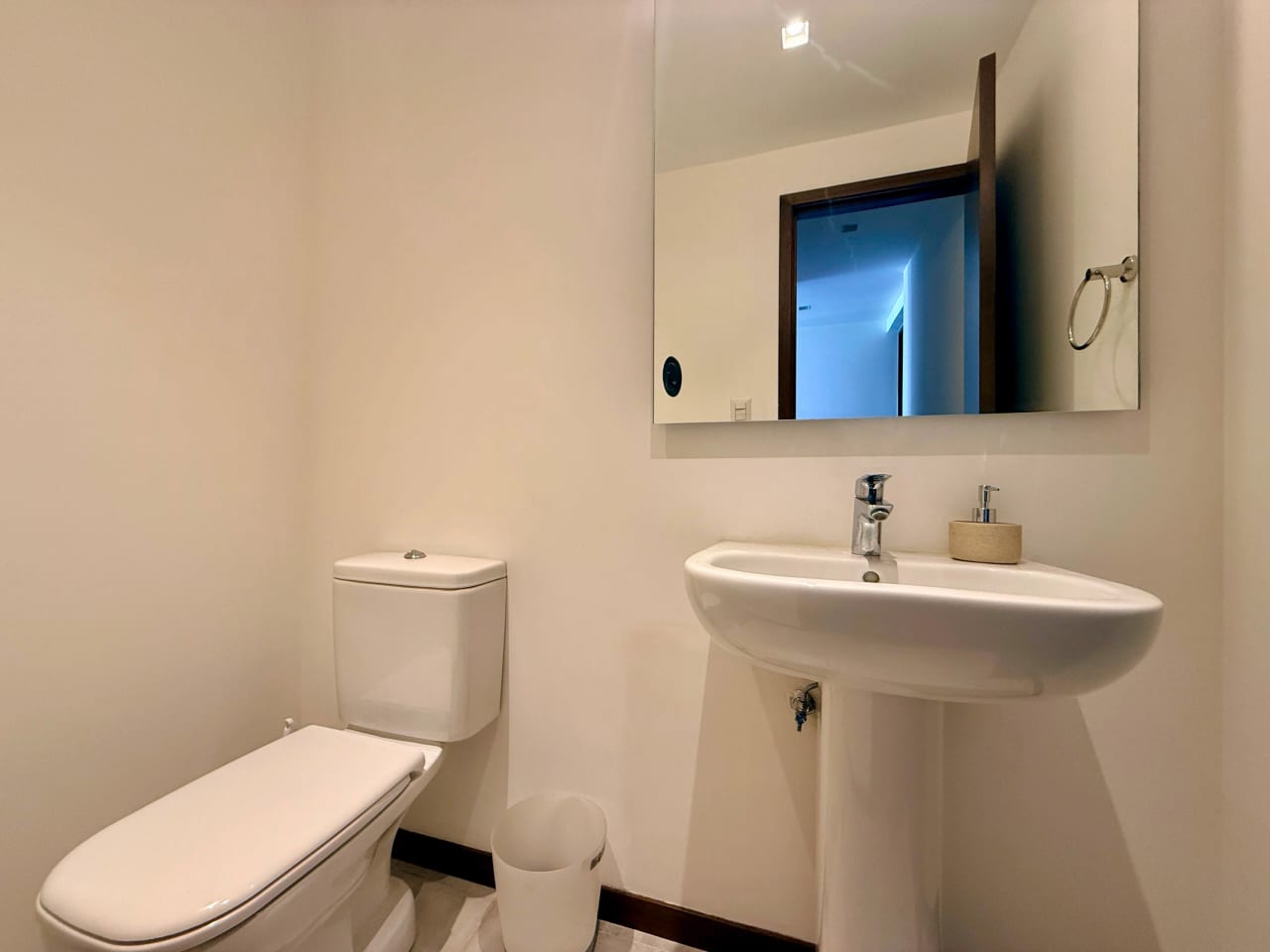 Apartamento amueblado en alquiler en edifcio Casa Clara zona 10 — Apartamento en Alquiler en Zona 10, Guatemala, Ciudad — foto 9 de 17