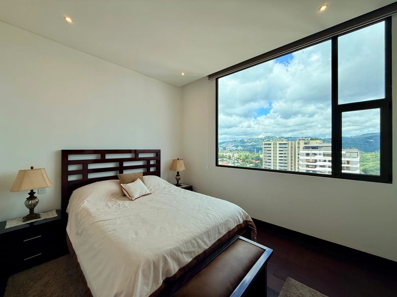 Apartamento amueblado en alquiler edificio Echo zona 14 — Apartamento en Alquiler en Zona 14, Guatemala, Ciudad — foto 14 de 17