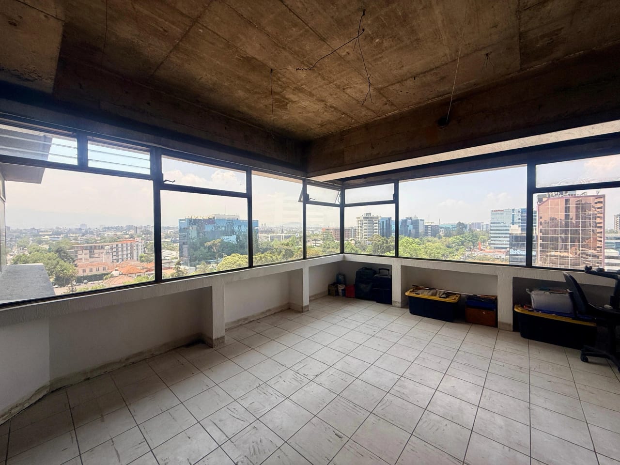 Oficina en venta en edifcio Reforma Montufar zona 10 — Oficina en Venta en Zona 10, Guatemala, Ciudad — foto 6 de 7