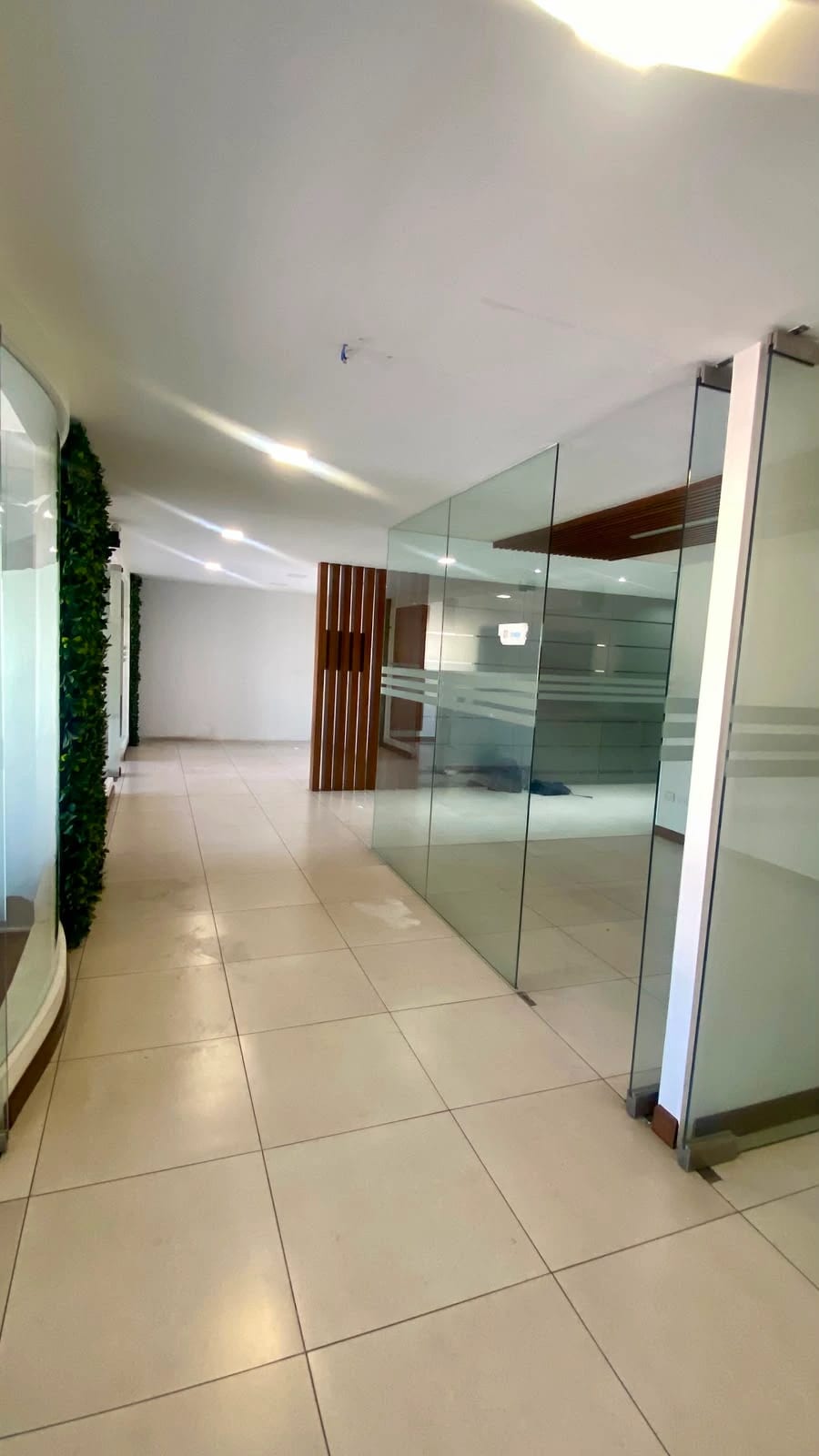 Oficina en alquiler edifcio Geminis zona 10 — Oficina en Alquiler en Zona 10, Guatemala, Ciudad — foto 4 de 17