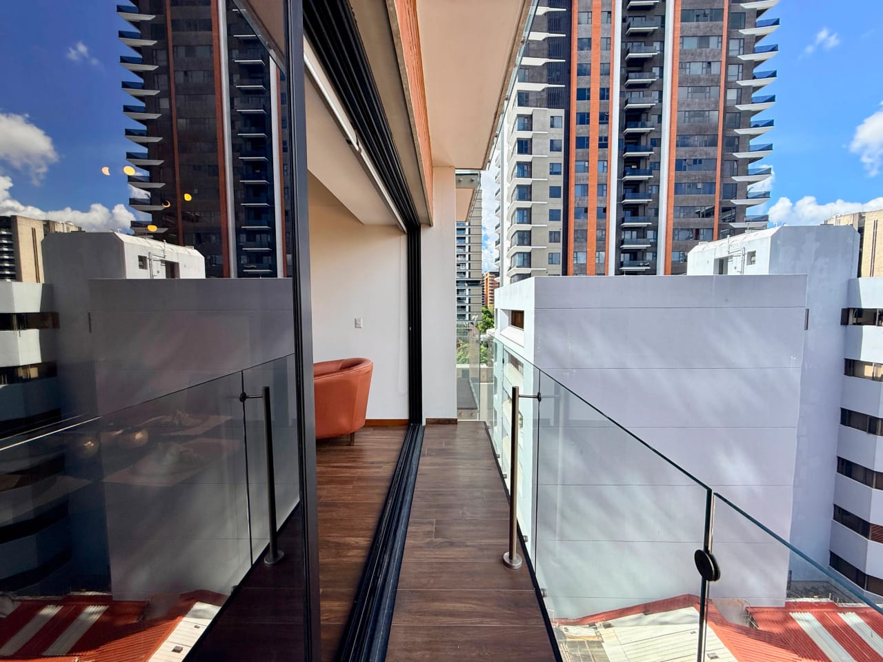 Apartamento en venta en edificio Casa Clara zona 10 — Apartamento en Venta en Zona 10, Guatemala, Ciudad — foto 4 de 17