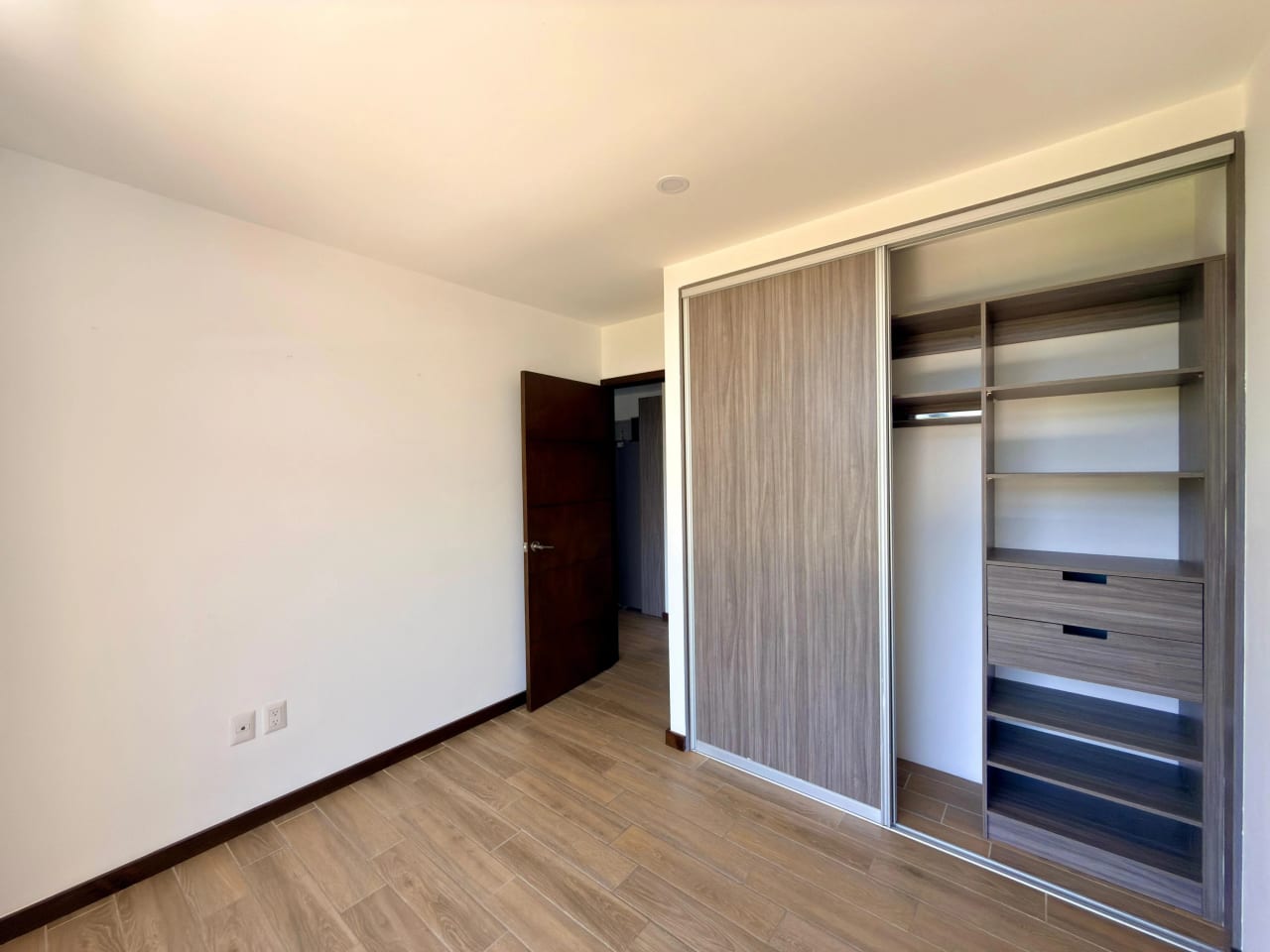 Apartamento en alquiler en edifcio O2 km 14.5 Carretera Salvador — Apartamento en Venta en Carretera a El Salvador, Guatemala, Ciudad — foto 4 de 17