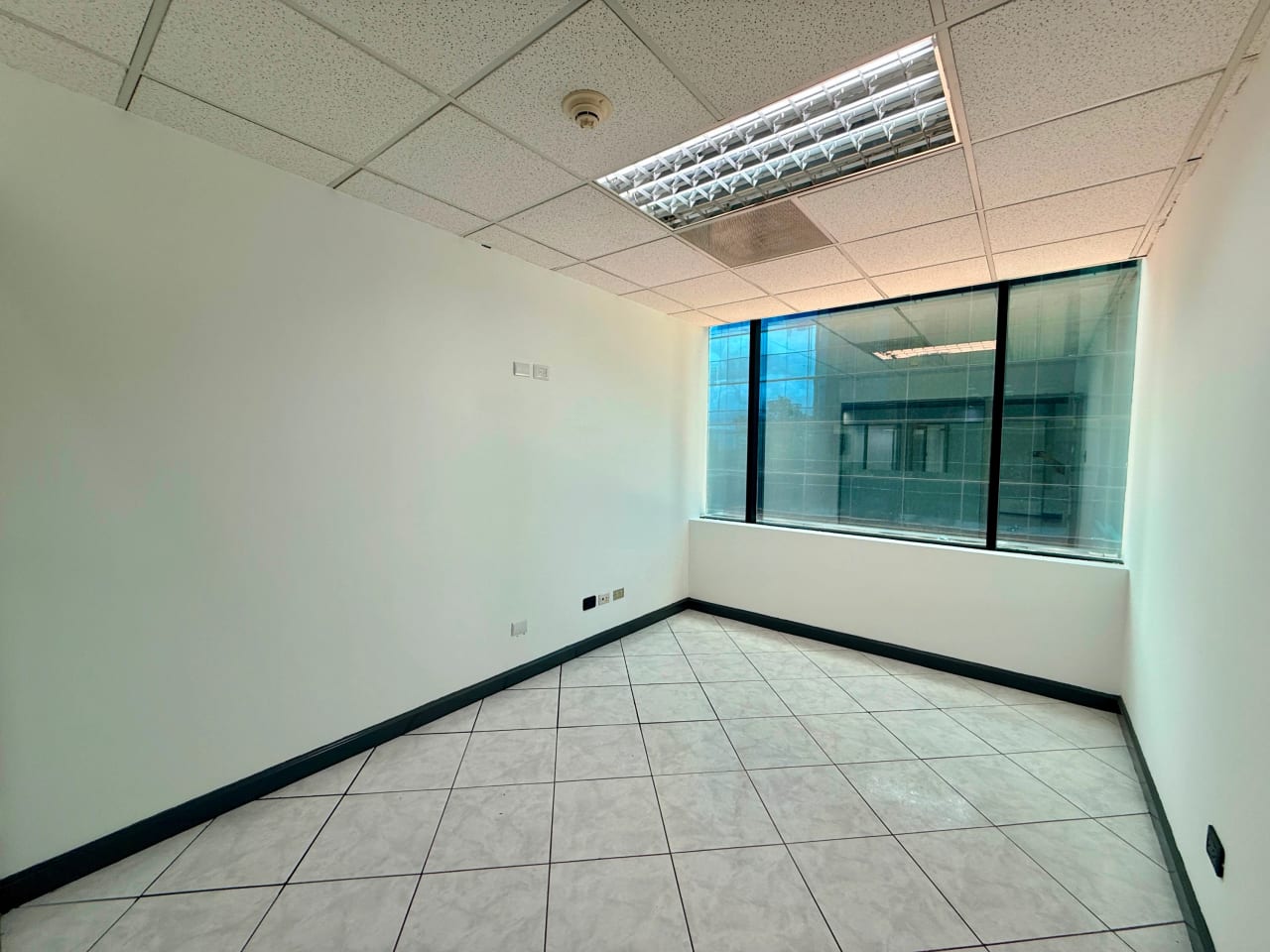 Oficina en venta en Europlaza zona 14 — Oficina en Venta en Zona 14, Guatemala, Ciudad — foto 9 de 14