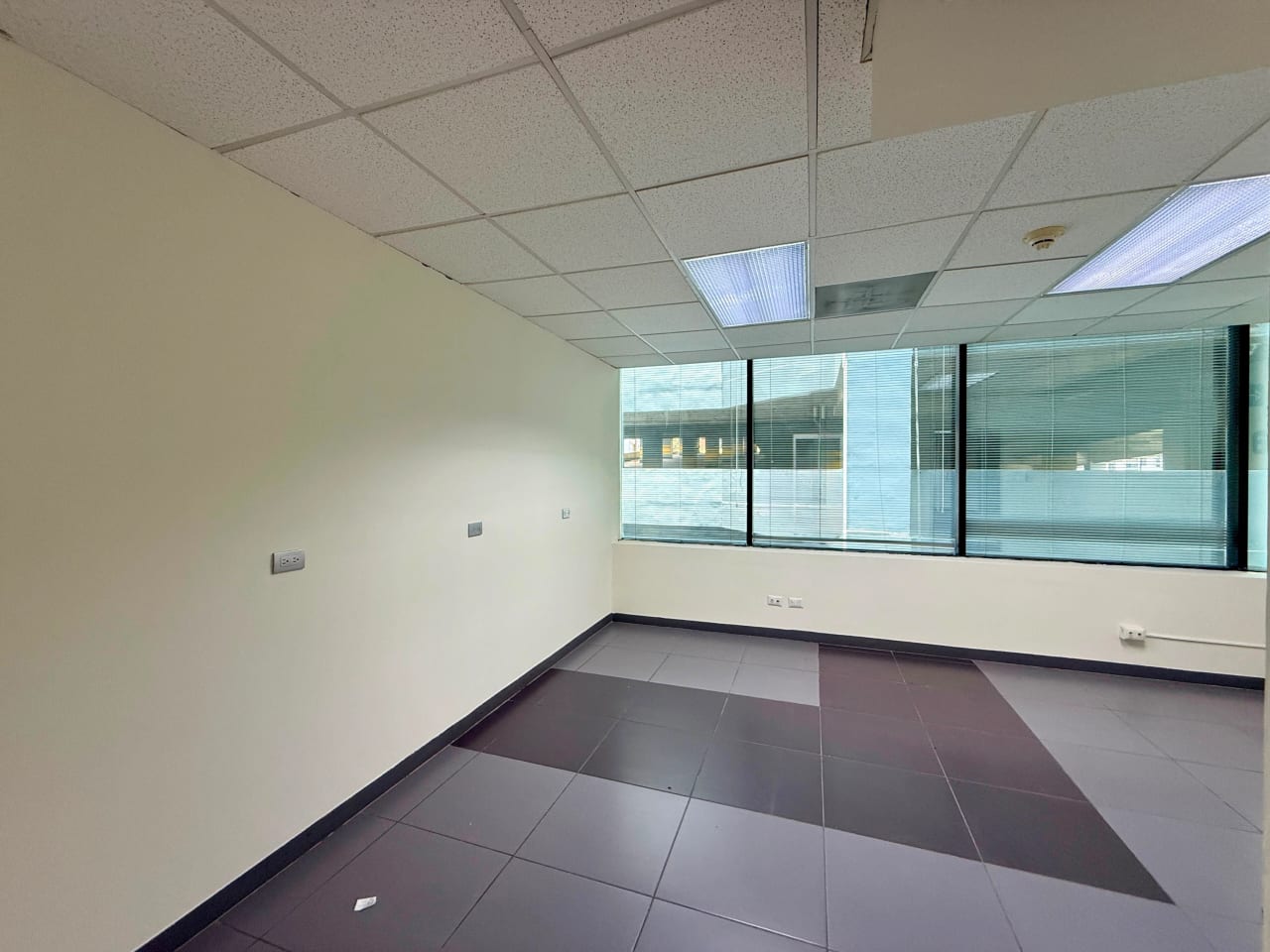 Oficina en venta en edificio Europlaza zona 14 — Oficina en Venta en Zona 14, Guatemala, Ciudad — foto 12 de 17