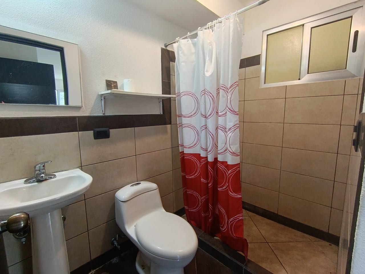 Apartamento en alquiler en Bosques de Euskadi zona 16 — Apartamento en Alquiler en Zona 16, Guatemala, Ciudad — foto 10 de 10