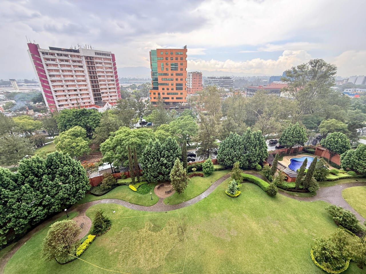 Apartamento en alquiler edificio Tadeus zona 14 — Apartamento en Alquiler en Zona 14, Guatemala, Ciudad — foto 4 de 17