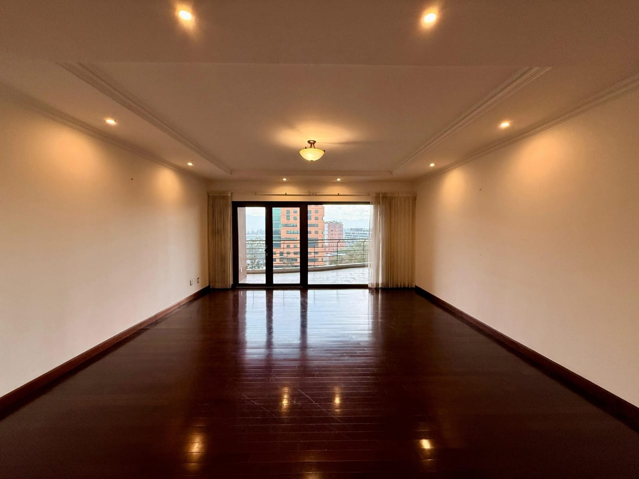 Apartamento en alquiler edificio Tadeus zona 14 — Apartamento en Alquiler en Zona 14, Guatemala, Ciudad — foto 9 de 17