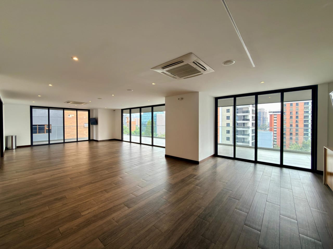 Apartamento en alquiler en edificio Vasanta zona 10 — Apartamento en Alquiler en Zona 10, Guatemala, Ciudad — foto 14 de 17