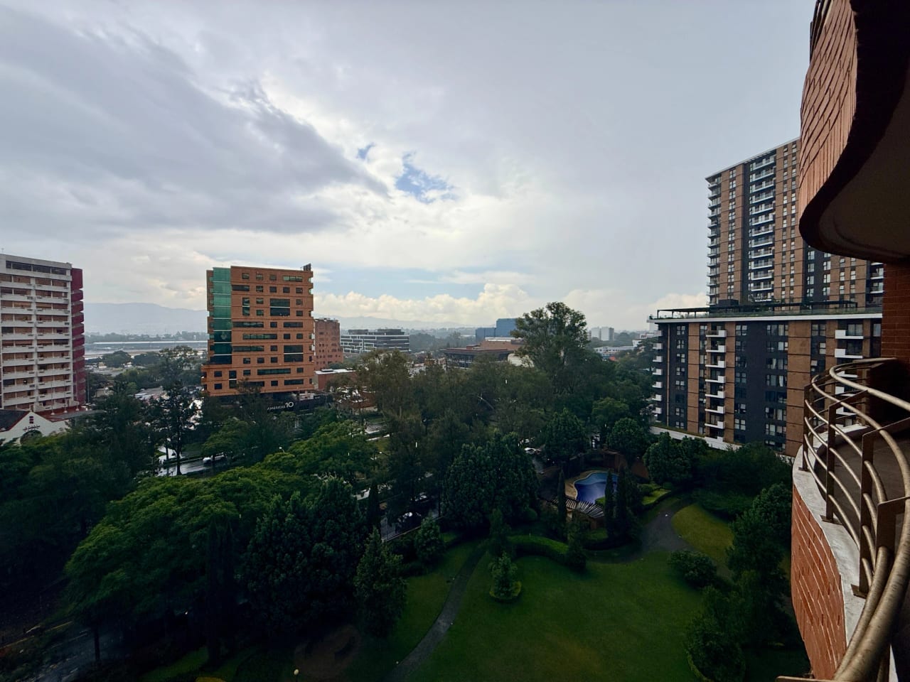 Apartamento en alquiler en Tadeus zona 14 — Apartamento en Alquiler en Zona 14, Guatemala, Ciudad — foto 2 de 17