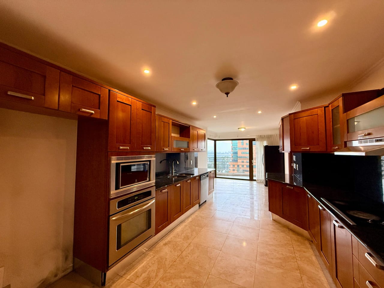 Apartamento en alquiler en Tadeus zona 14 — Apartamento en Alquiler en Zona 14, Guatemala, Ciudad — foto 1 de 17