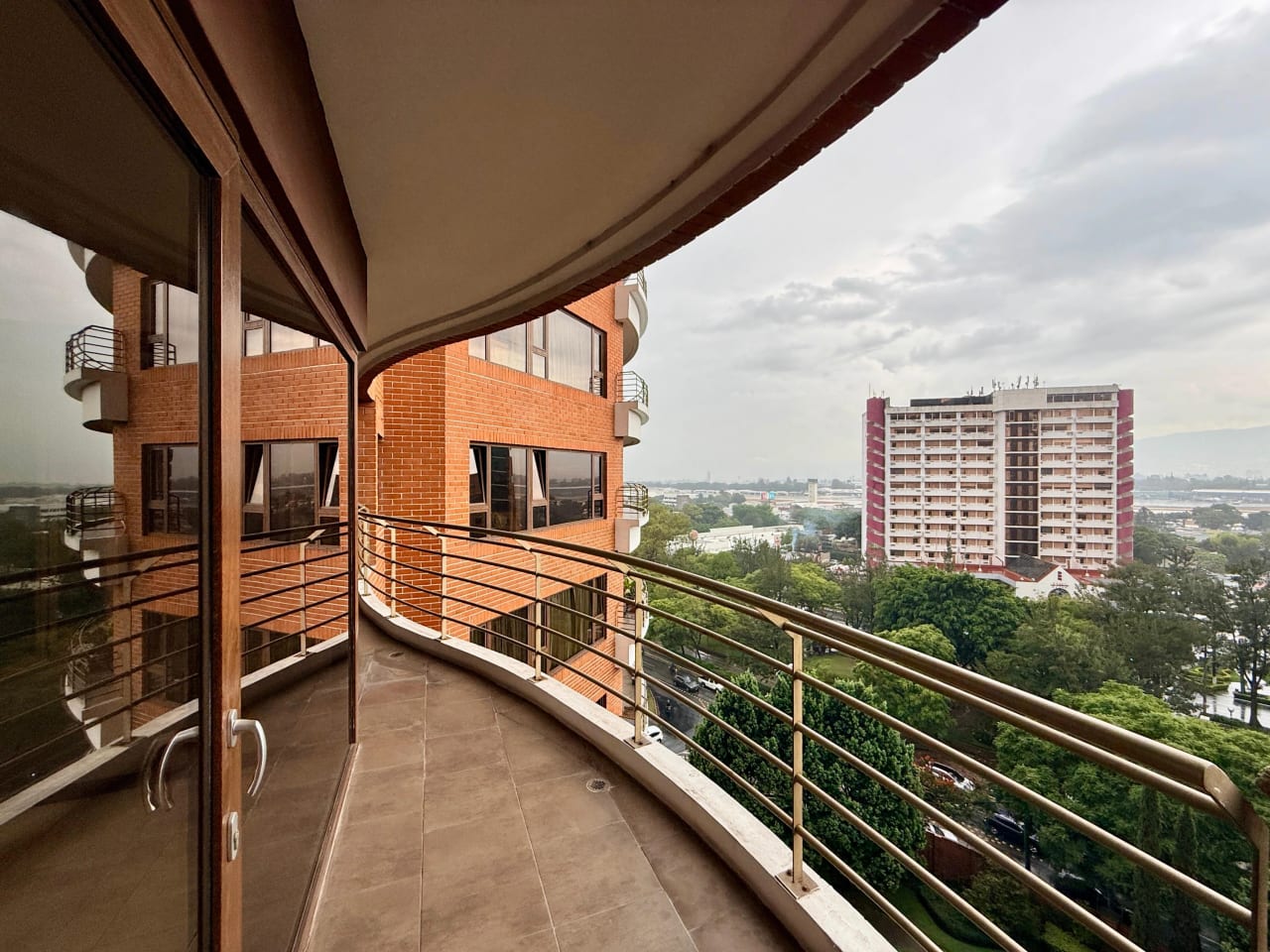 Apartamento en alquiler en Tadeus zona 14 — Apartamento en Alquiler en Zona 14, Guatemala, Ciudad — foto 8 de 17