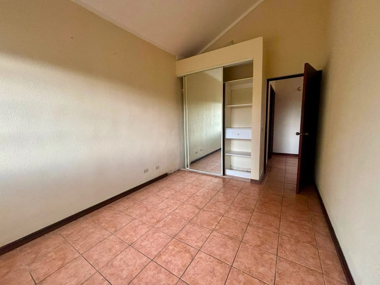En alquiler casa en condominio Santa Anita 2 Carretera Salvador — Casa en Alquiler en Carretera a El Salvador, Guatemala, Ciudad — foto 6 de 17