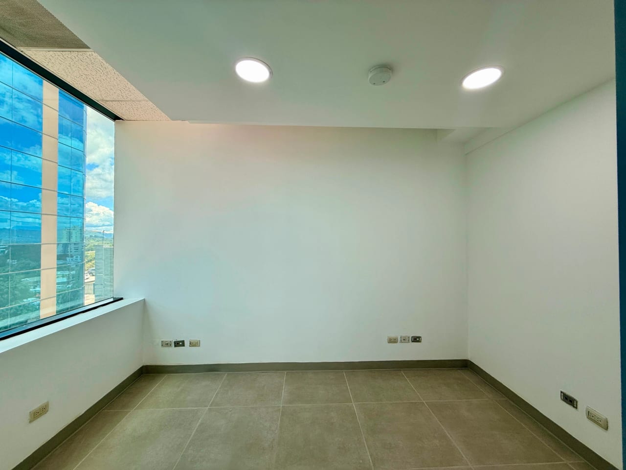 Oficina en venta en Europlaza zona 14 — Oficina en Venta en Zona 14, Guatemala, Ciudad — foto 7 de 17