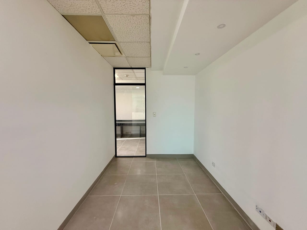 Oficina en venta en Europlaza zona 14 — Oficina en Venta en Zona 14, Guatemala, Ciudad — foto 11 de 17
