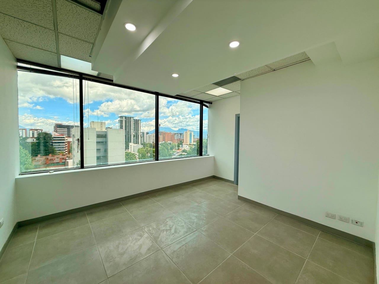 Oficina en venta en Europlaza zona 14 — Oficina en Venta en Zona 14, Guatemala, Ciudad — foto 12 de 17