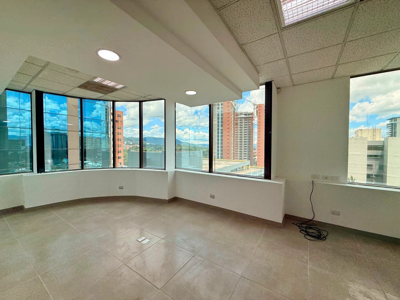 Oficina en venta en Europlaza zona 14 — Oficina en Venta en Zona 14, Guatemala, Ciudad — foto 13 de 17