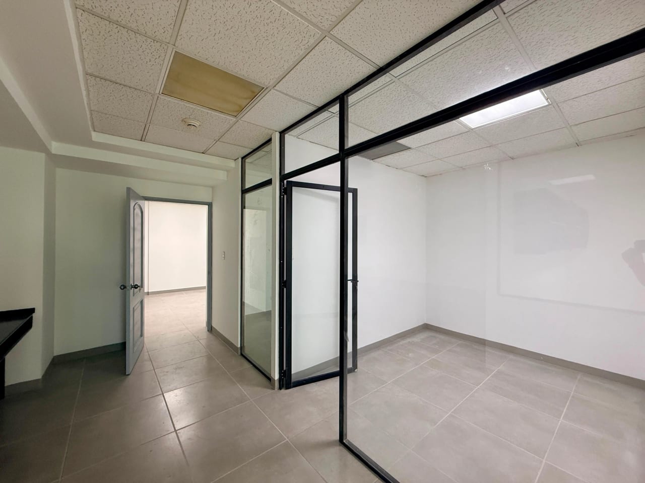 Oficina en venta en Europlaza zona 14 — Oficina en Venta en Zona 14, Guatemala, Ciudad — foto 14 de 17