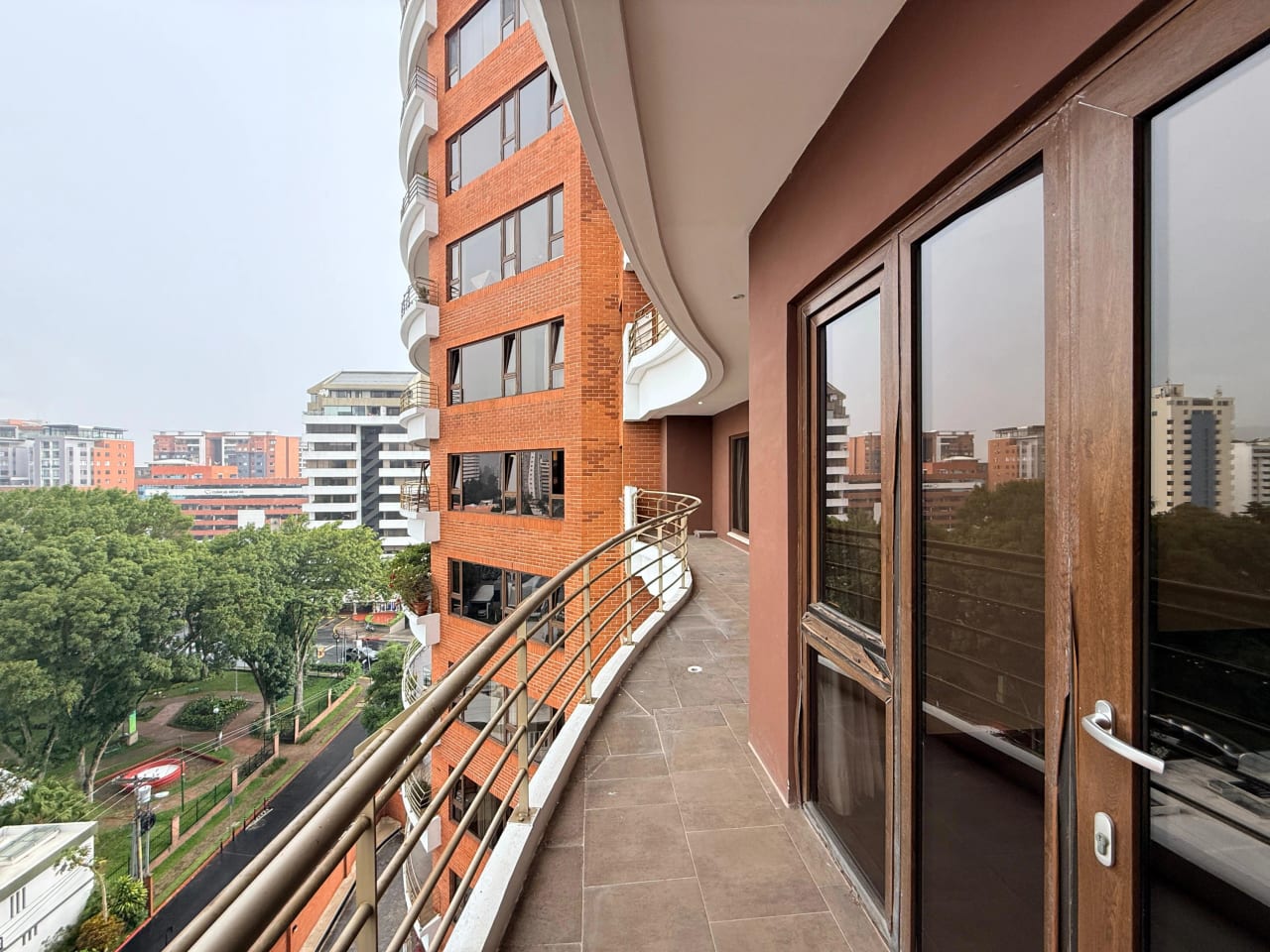 Apartamento en alquiler en Tadeus zona 14 — Apartamento en Alquiler en Zona 14, Guatemala, Ciudad — foto 15 de 17