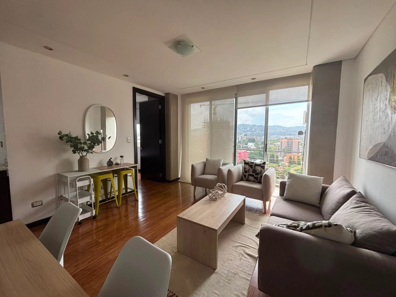 Apartamento amueblado en alquiler en Torre 14 — Apartamento en Alquiler en Zona 14, Guatemala, Ciudad — foto 1 de 8