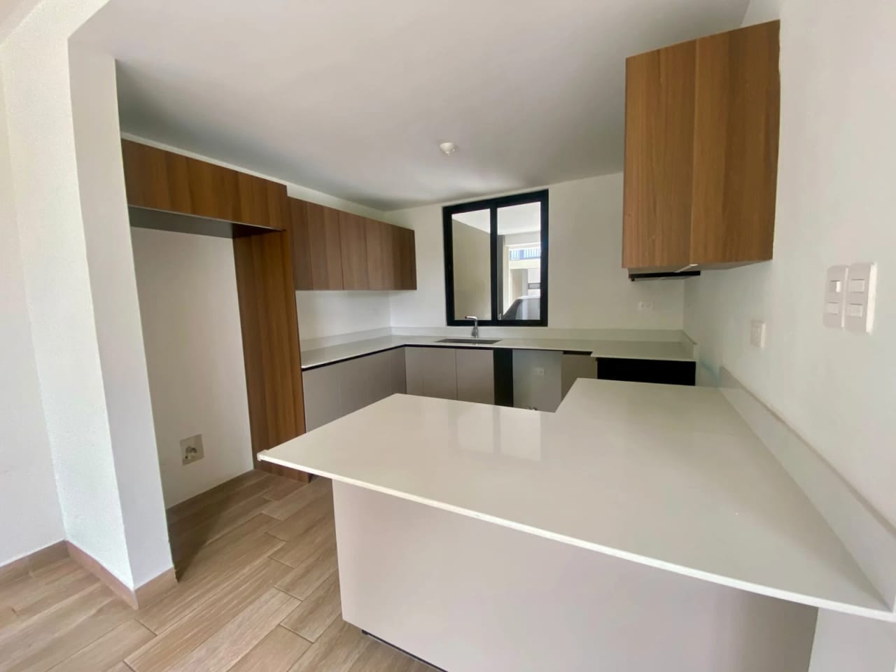 Casa en alquiler en condominio Laureles zona 16 — Casa en Alquiler en Zona 16, Guatemala, Ciudad — foto 1 de 17