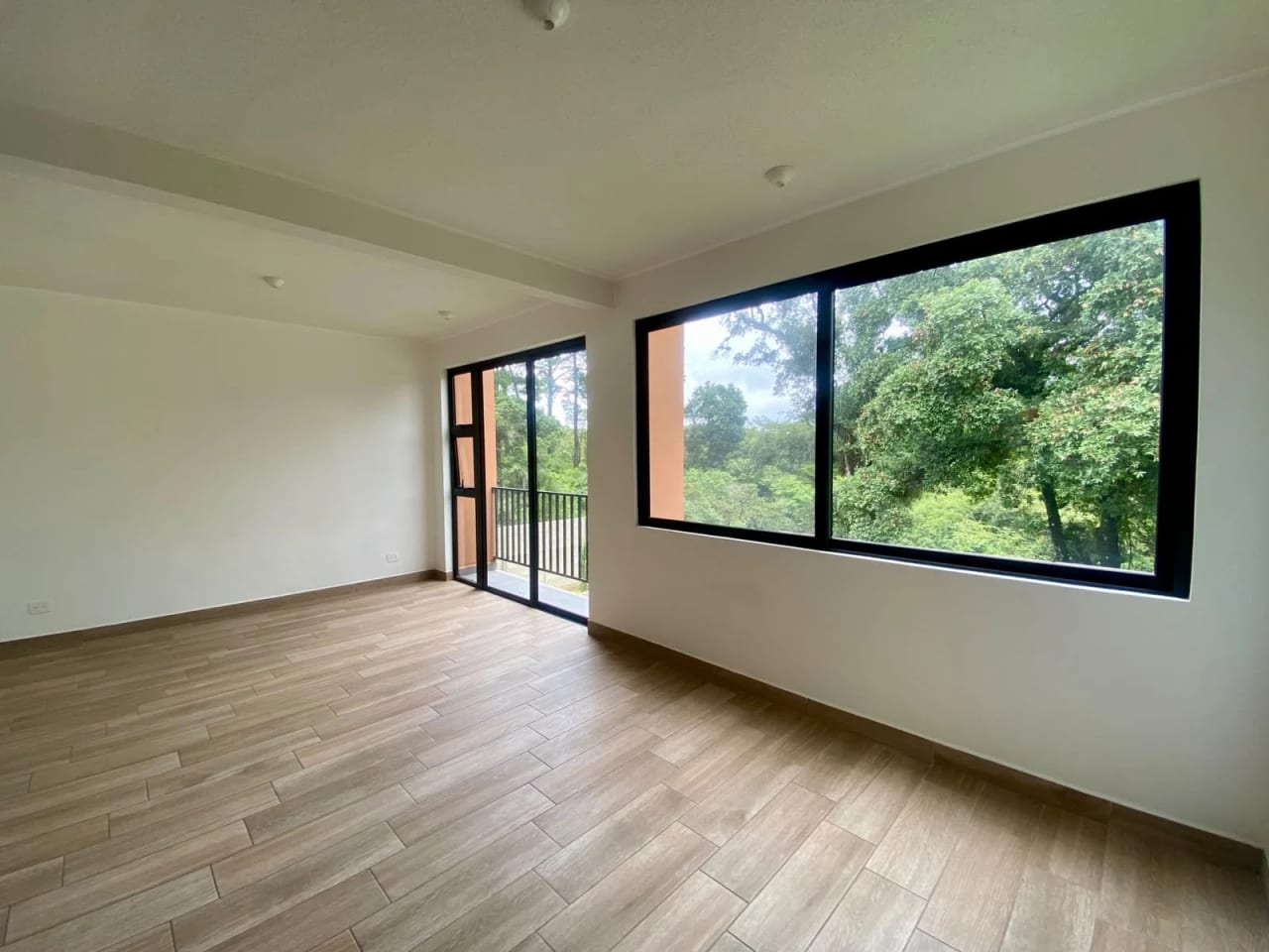 Casa en alquiler en condominio Laureles zona 16 — Casa en Alquiler en Zona 16, Guatemala, Ciudad — foto 2 de 17