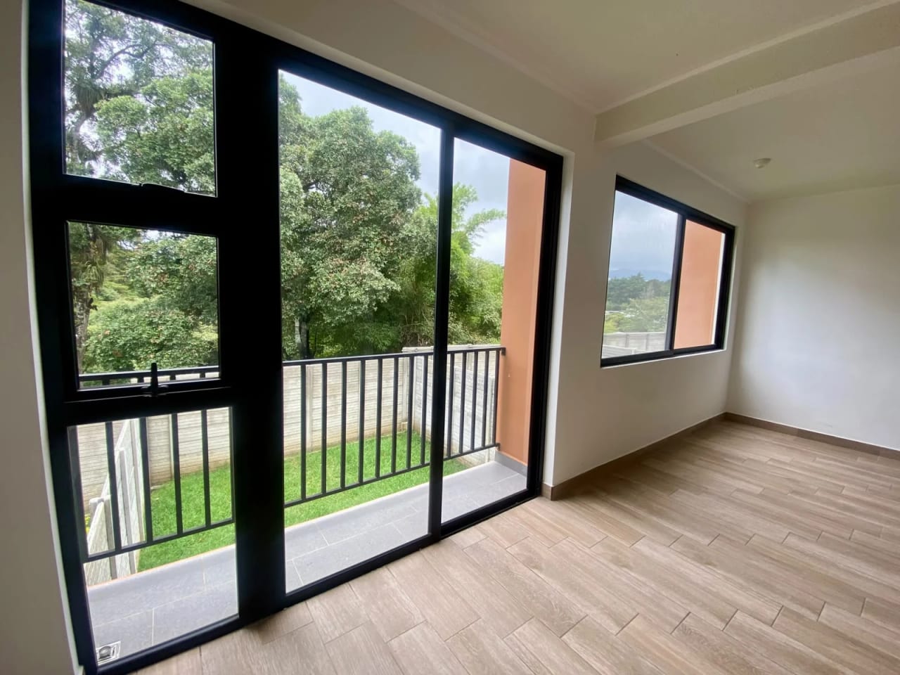 Casa en alquiler en condominio Laureles zona 16 — Casa en Alquiler en Zona 16, Guatemala, Ciudad — foto 4 de 17